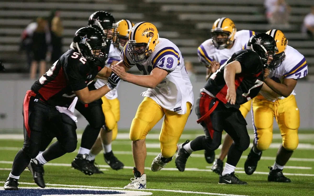 Friday Night Lights for Newcomers: A First-Timer's Guide to Elmwood High Football